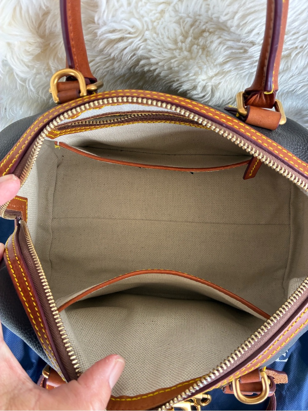 Dooney & Bourne AWL satchel 3.0 - Picture 2 of 3
